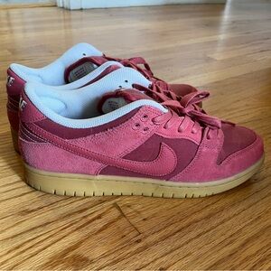 Nike SB Dunk Low - Adobe